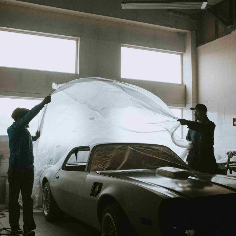 Oldtimer richtig einwintern: Profi-Tipps für eine entspannte Winterruhe